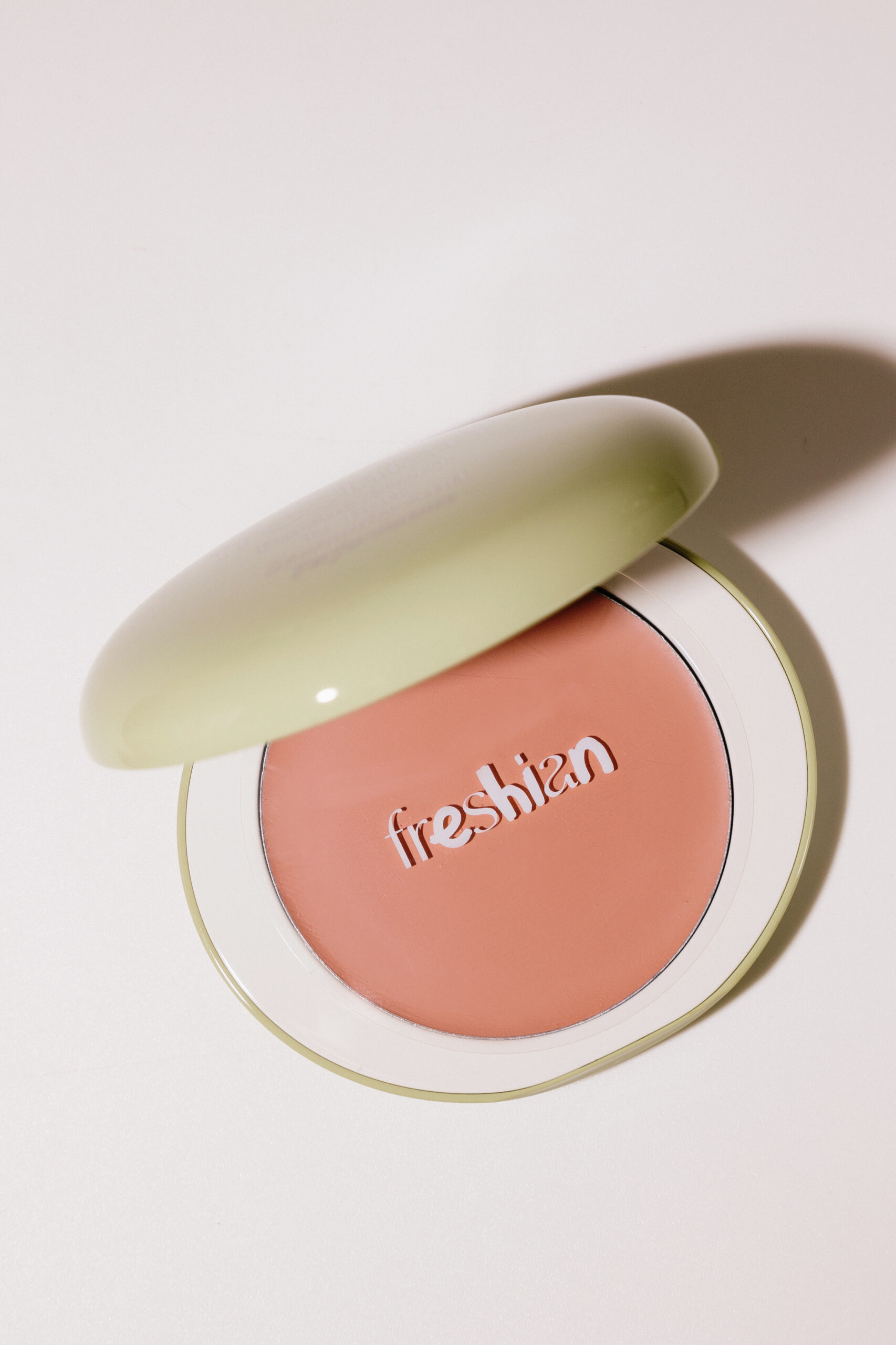 

Нежные кремовые румяна Freshian Egg Like Cream Blush Vegan [03 Healthy Smile] 6,5g