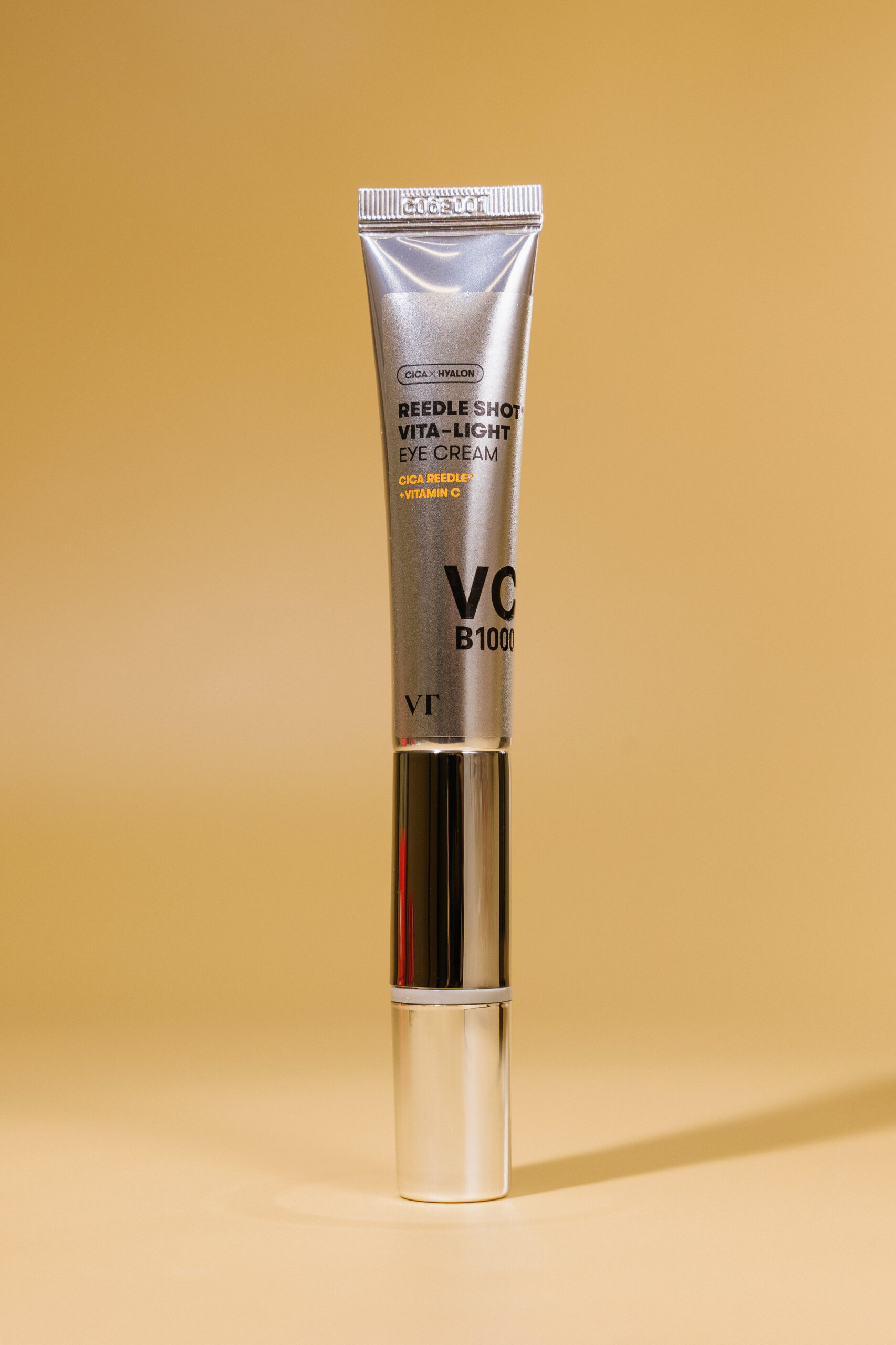 

Осветляющий-крем для век с микроиглами VT Reedle Shot Vita-Light Eye Cream 15ml