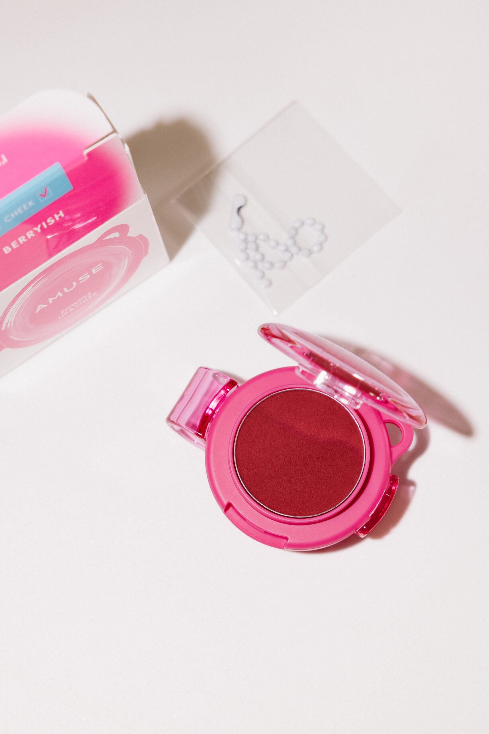 

Нежная пудра для макияжа губ и щек Amuse Powder Lip&Cheek [12 Berryish] 4g