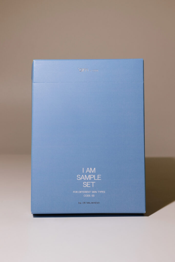 Набор из 12 средств для знакомства с брендом ‘AM CODE I am Sample Set 12x3g