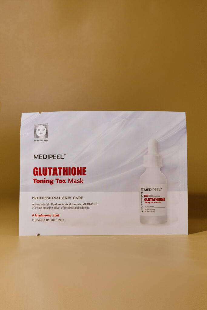 Осветляющая тканевая маска с витаминами и глутатионом MEDI-PEEL Glutathione Toning Tox Mask 25ml