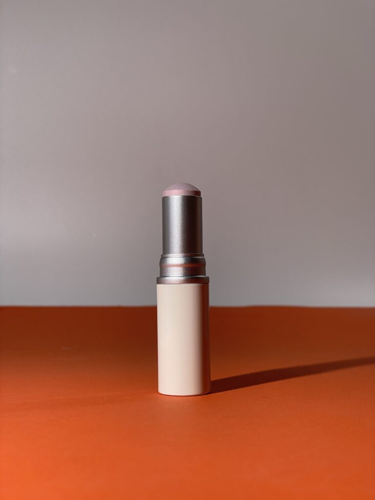 Универсальный сияющий стик для лица hince True Dimension Radiance Balm [LT003 Gleaming] 10g