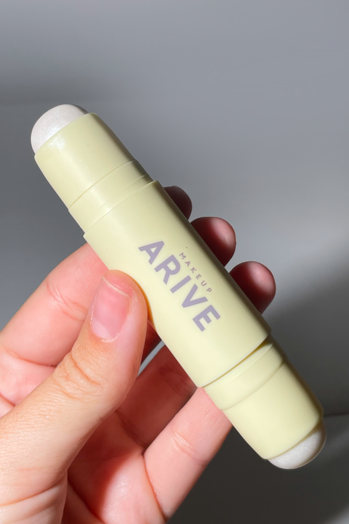 Двойной стик-хайлайтер Arive makeup Duo Highlighter Stick Soft Matte&Dewy [01 Pearl] 10,8g