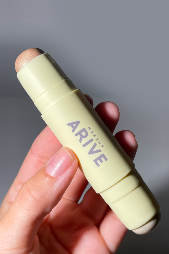 Двойной стик-хайлайтер Arive makeup Duo Highlighter Stick Soft Matte&Dewy [03 Golden] 10,8g
