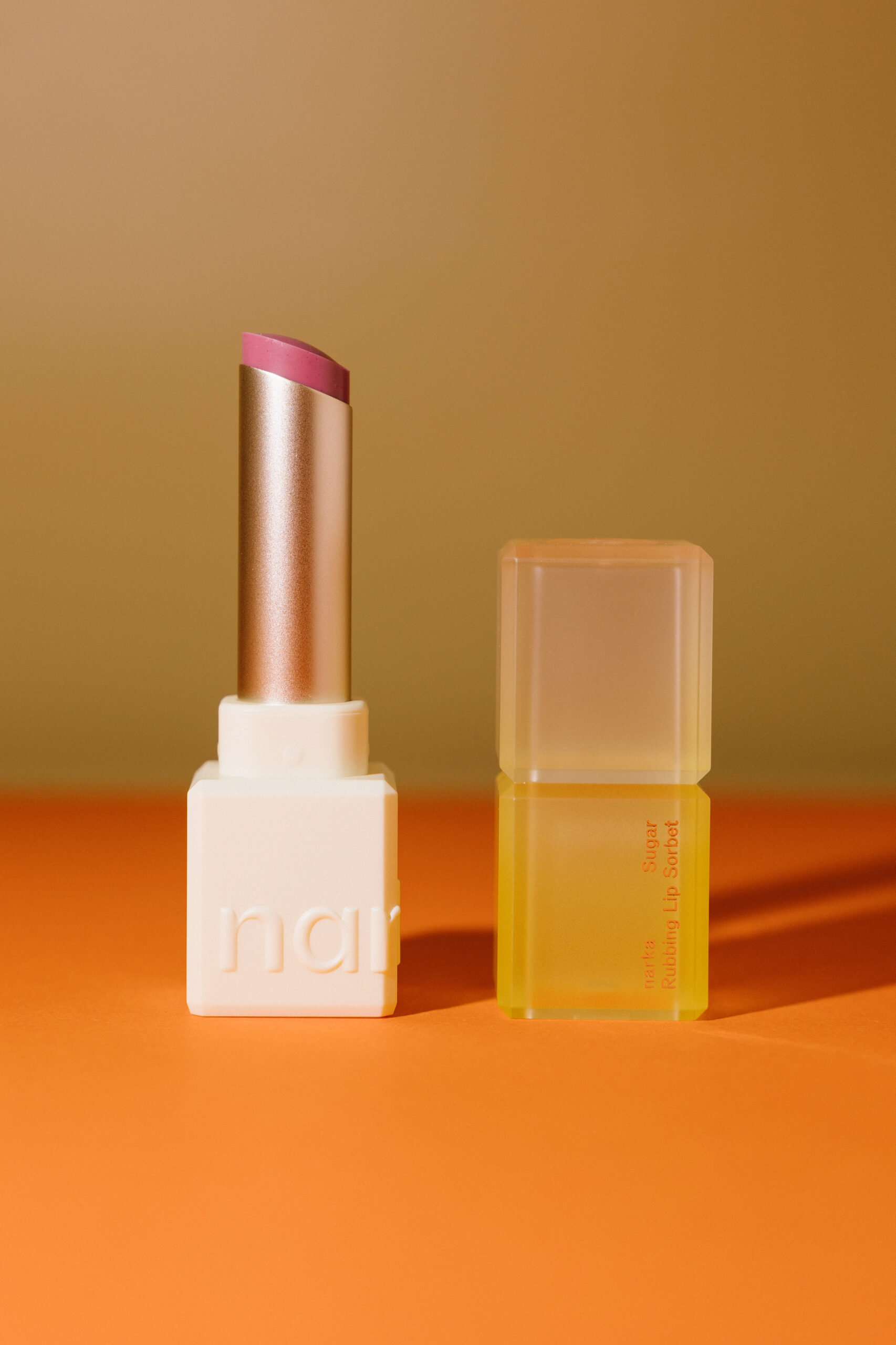 

Скраб-бальзам для губ narka Sugar Rubbing Lip Sorbet [04 Petal Peony] 4,5g