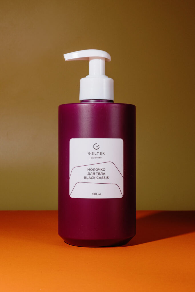 Молочко для тела с ароматом черной смородины Geltek Black Cassis 390ml