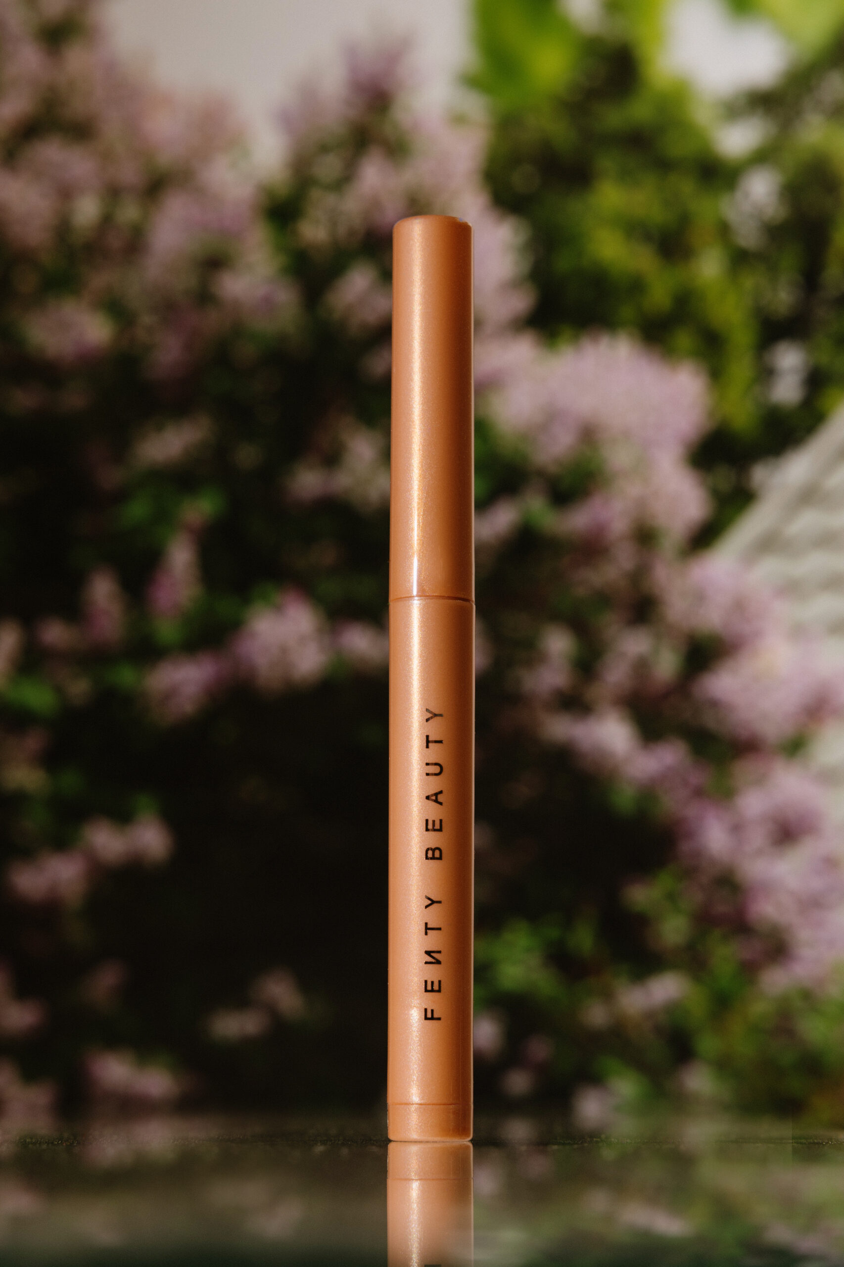 

Стойкие тени для век в стиках Fenty Beauty Shadowstix Longwear Eyeshadow Stick [Fizzy Frosé] 10ml