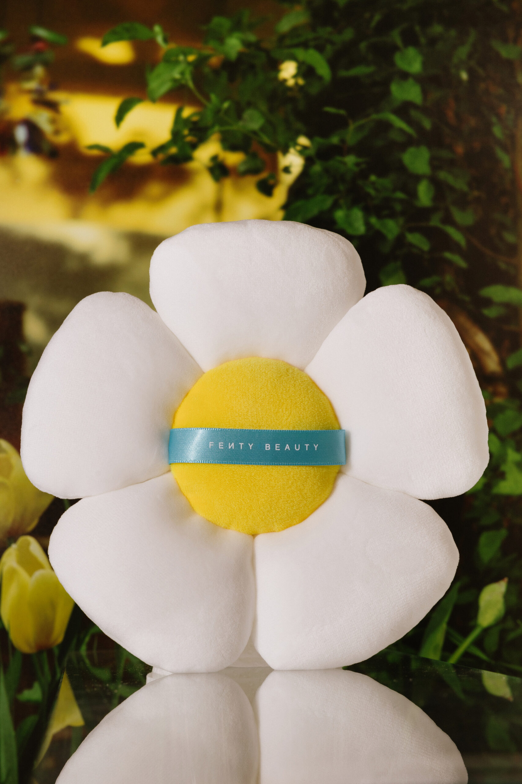 

Мерцающий пуф Fenty Beauty Fairy Bomb Shimmer Puff