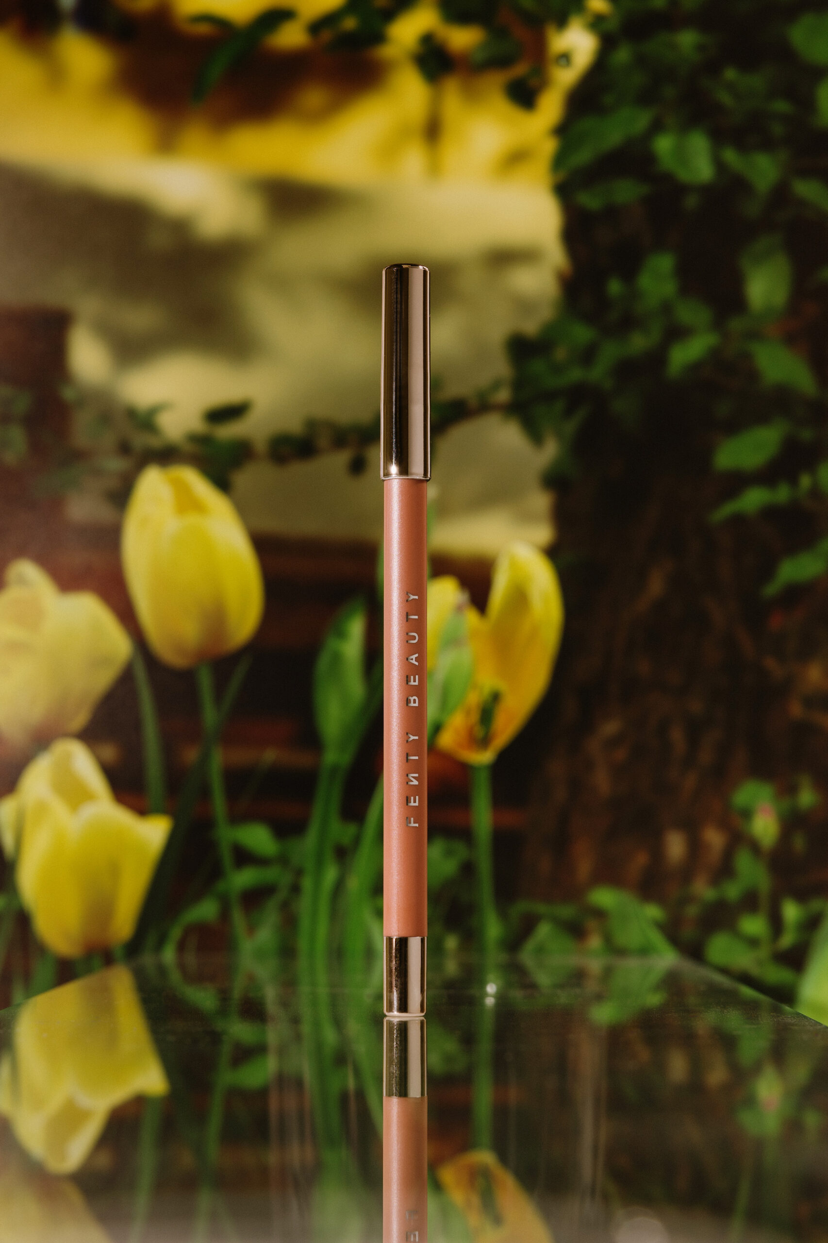 

Водостойкий карандаш для губ Fenty Beauty Trace'd Out Lip Liner [Apri'Caught] 1,24g