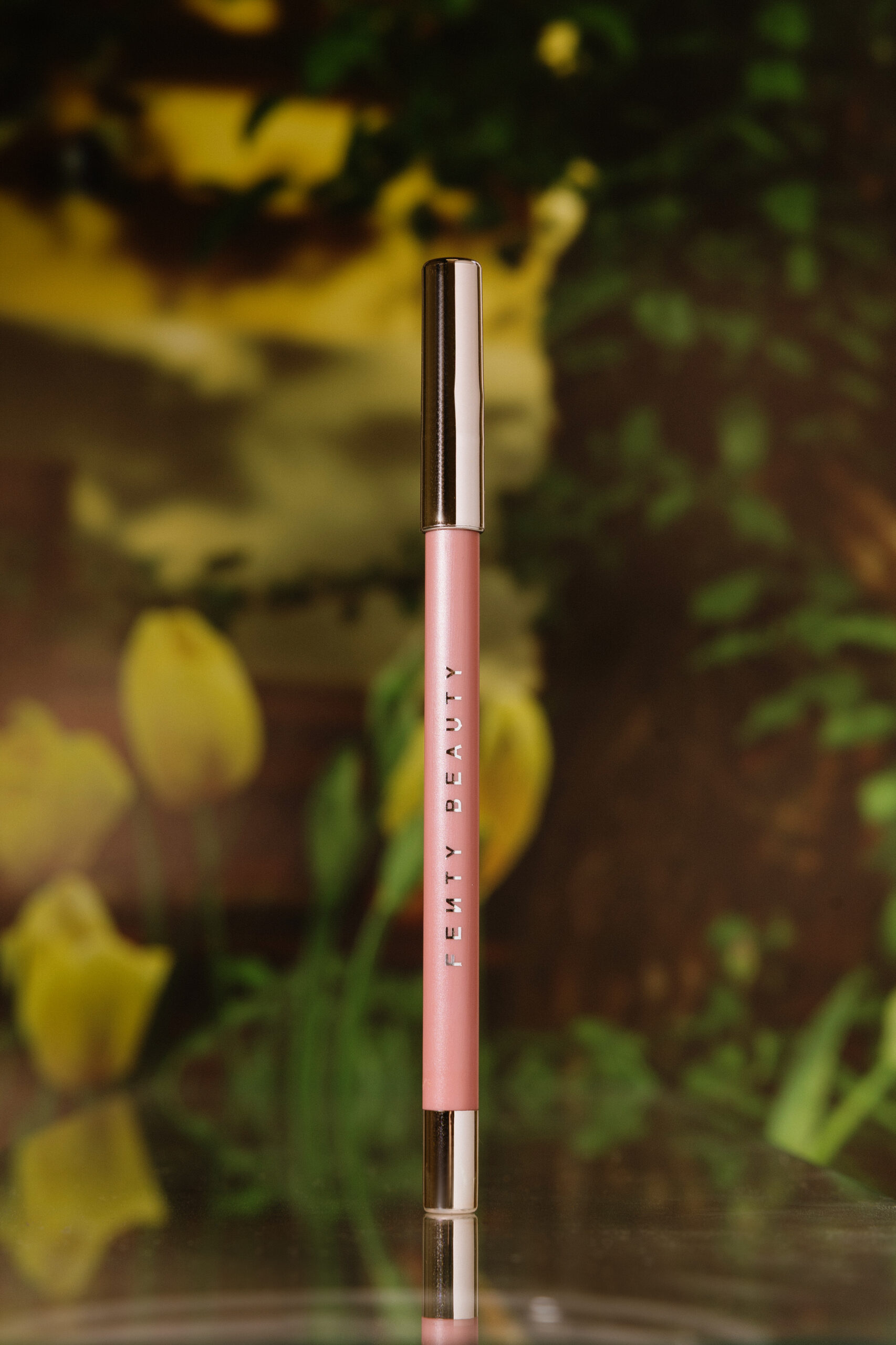 

Водостойкий карандаш для губ Fenty Beauty Trace'd Out Lip Liner [Bubble Tini] 1,24g