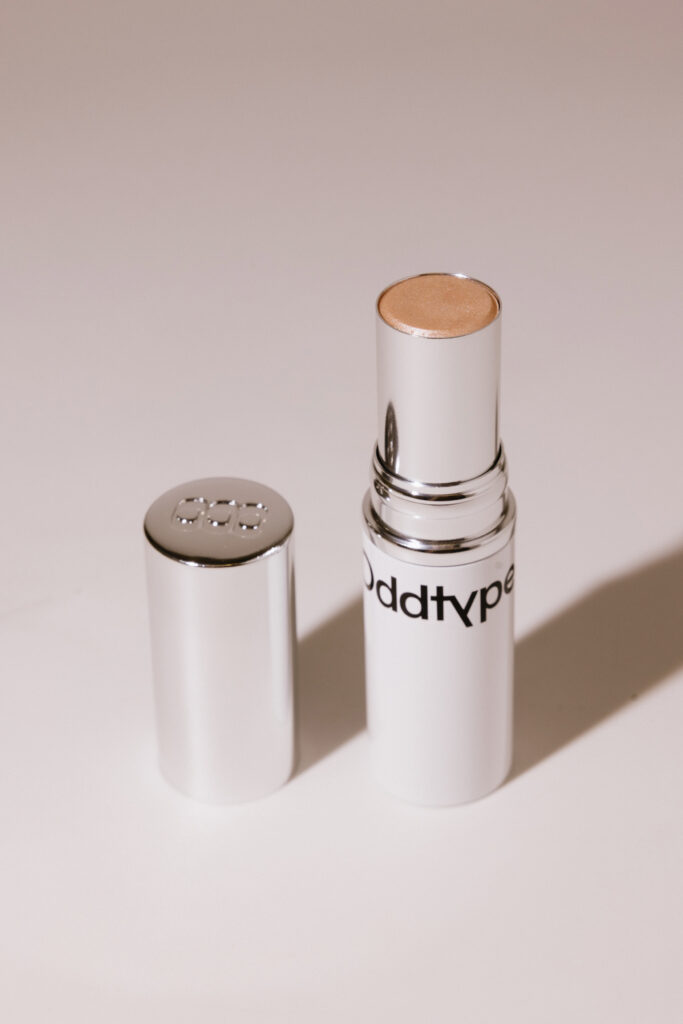 Хайлайтер с нежным сияющим финишем ODDTYPE Unveiled Skin Highlighter [391 Shell] 11g