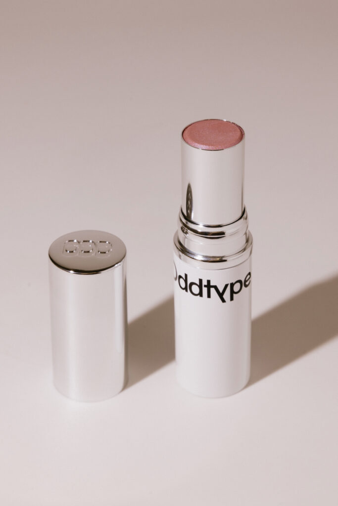 Хайлайтер с нежным сияющим финишем ODDTYPE Unveiled Skin Highlighter [653 Day Dream] 11g
