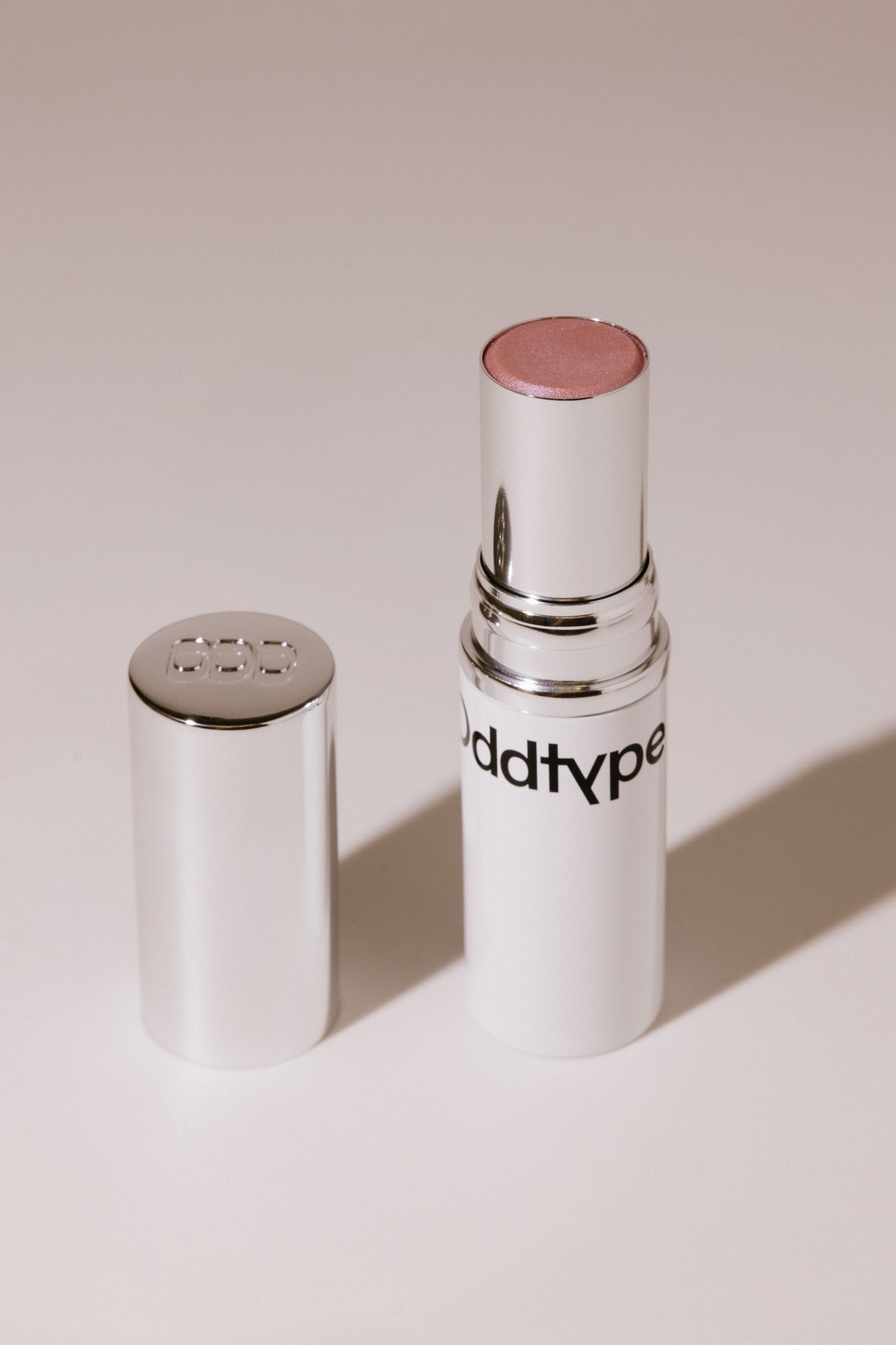 

Хайлайтер с нежным сияющим финишем ODDTYPE Unveiled Skin Highlighter [653 Day Dream] 11g