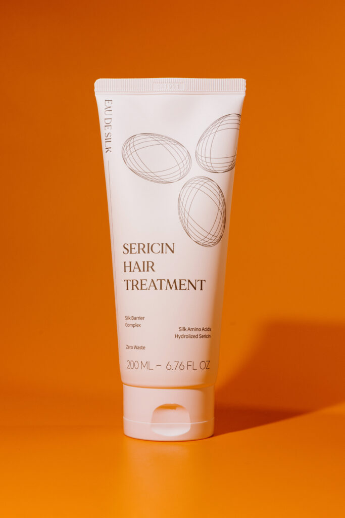 Тритмент для придания блеска поврежденным волосам Eau De Silk Sericin Treatment 200ml