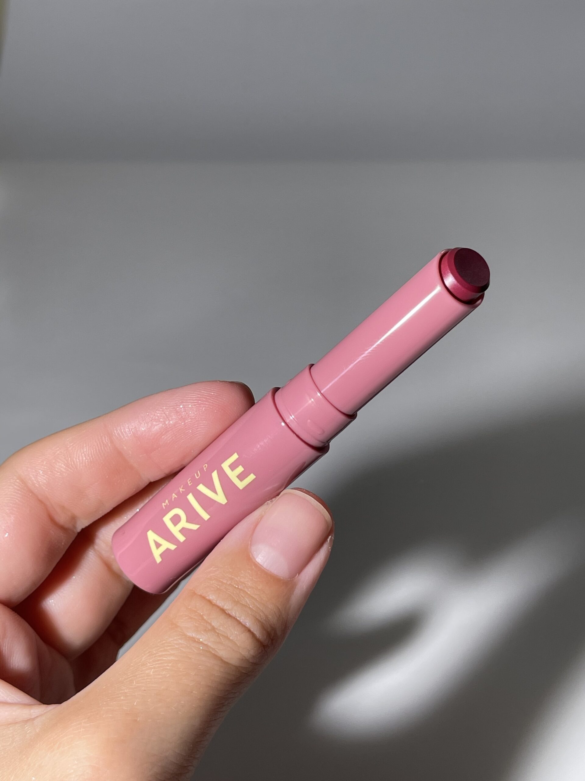 

Увлажняющая помада Arive makeup Balm Lipstick [09 Wine And Dine] 2g