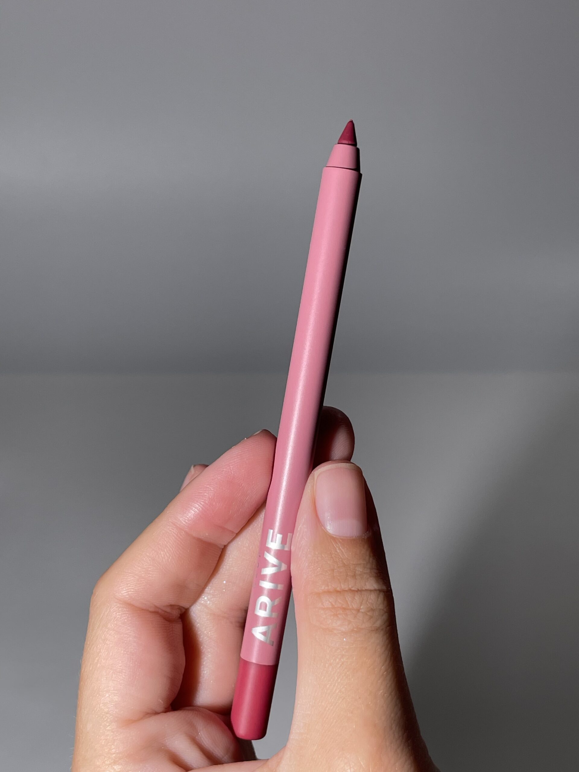 

Стойкий карандаш для губ Arive makeup Long Lasting Lip Pencil [06 Toasted Plum] 1,4g