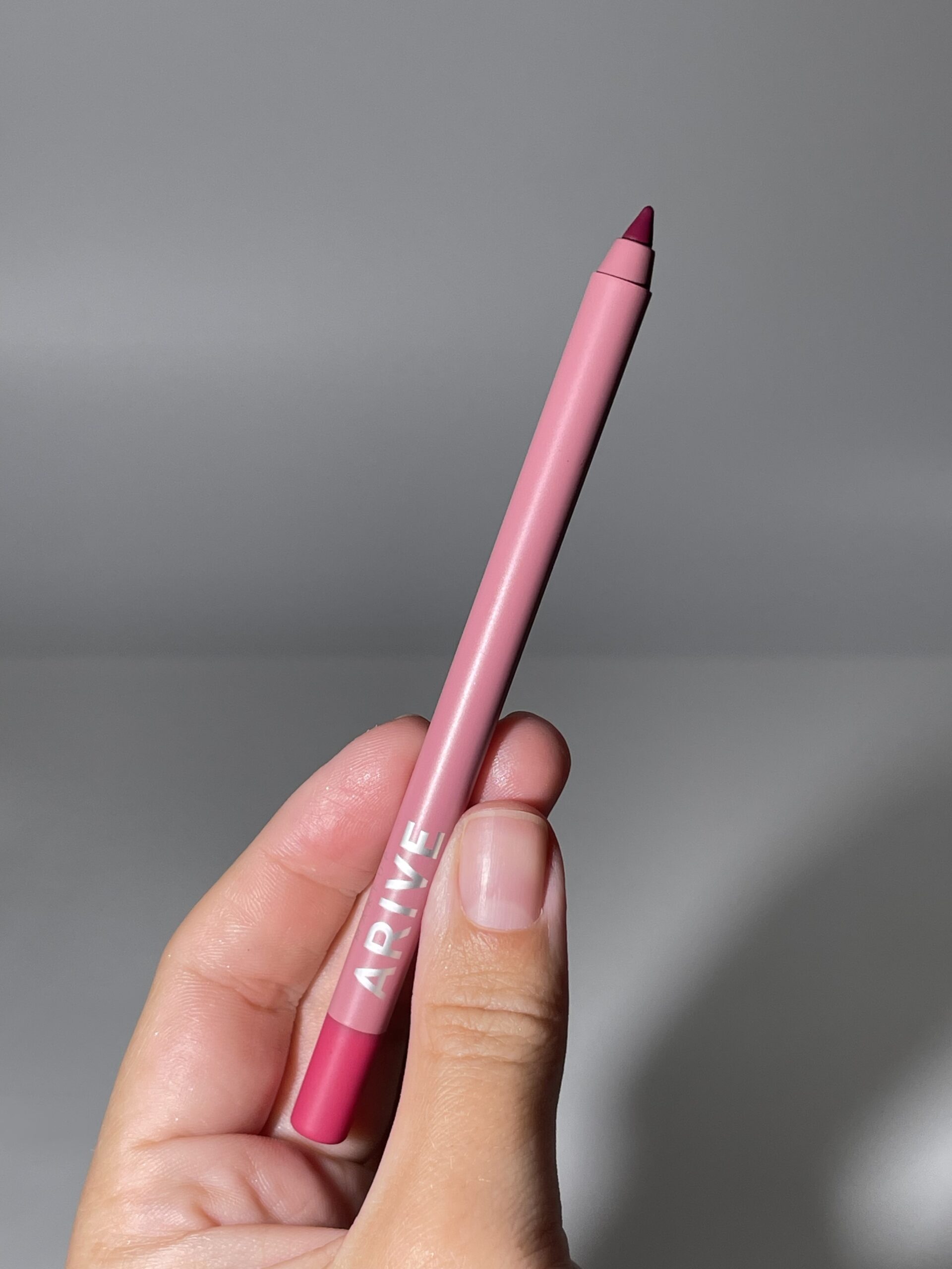 

Стойкий карандаш для губ Arive makeup Long Lasting Lip Pencil [07 Vivid Pink] 1,4g