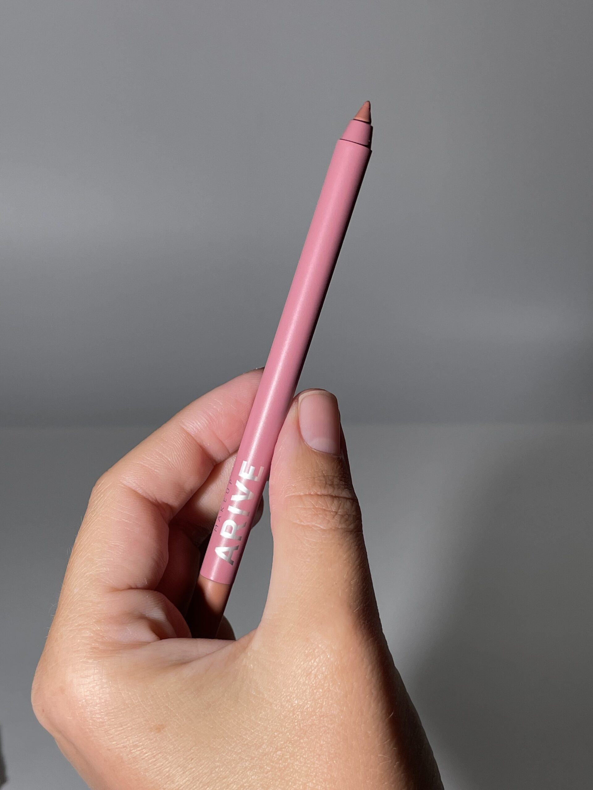 

Стойкий карандаш для губ Arive Makeup Long Lasting Lip Pencil [01 Latte Art] 1,4g