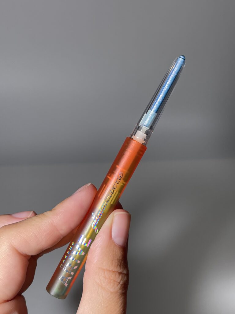 Стойкий карандаш-хамелеон для глаз Arive makeup Glimmerverse Fairy Wand Multichrome Eye [04 Pinky Promise] 0,2g