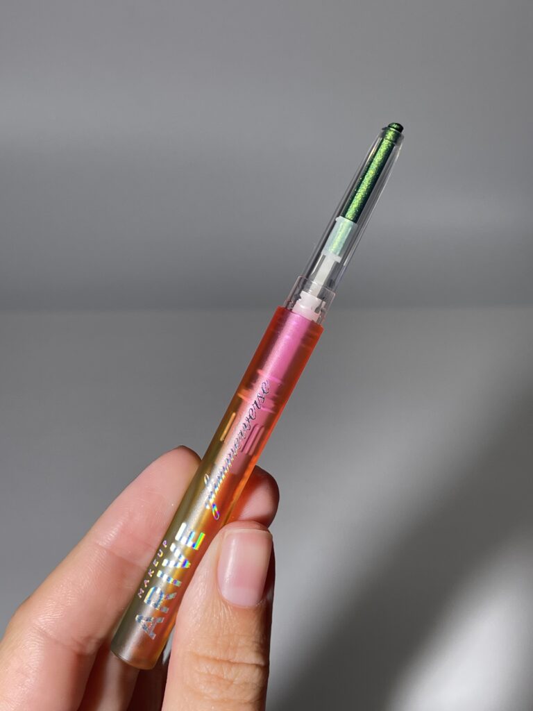 Стойкий карандаш-хамелеон для глаз Arive makeup Glimmerverse Fairy Wand Multichrome Eye [03 Frog Princess] 0,2g