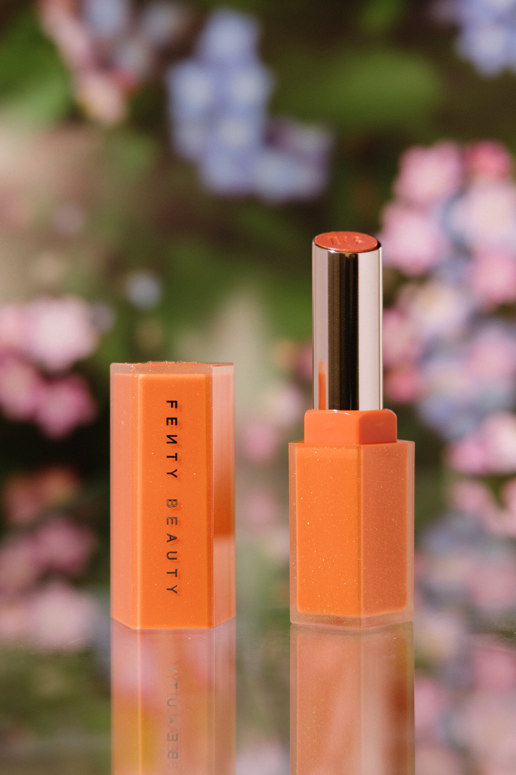 

Мерцающая помада Fenty Beauty Gloss Bomb Stix High-Shine Gloss Stick [Shimmering C U In Maui] 3,6g