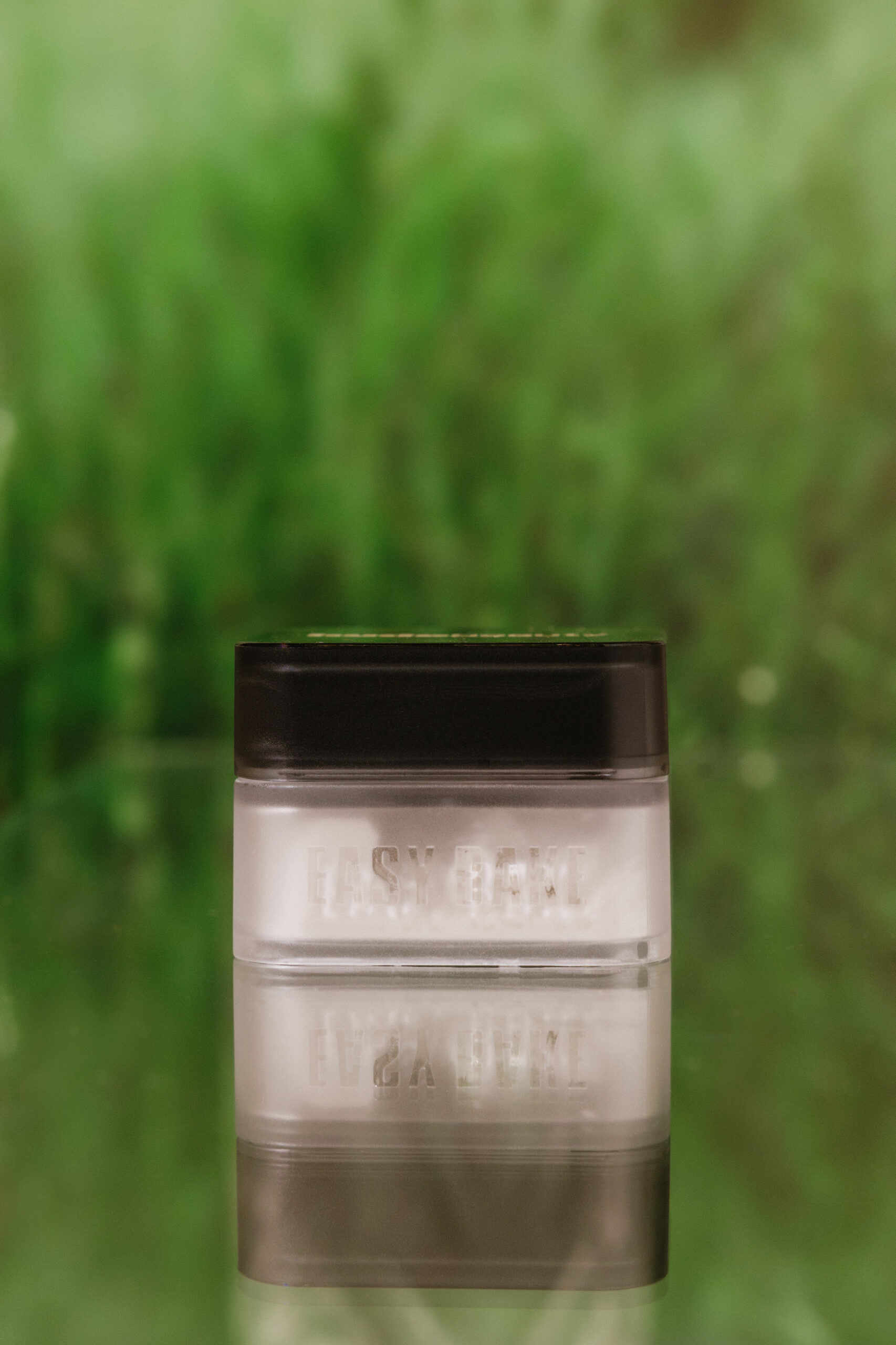 

Фиксирующая пудра huda beauty Mini Easy Bake Loose Baking&Setting Powder [Sugar Cookie] 6g