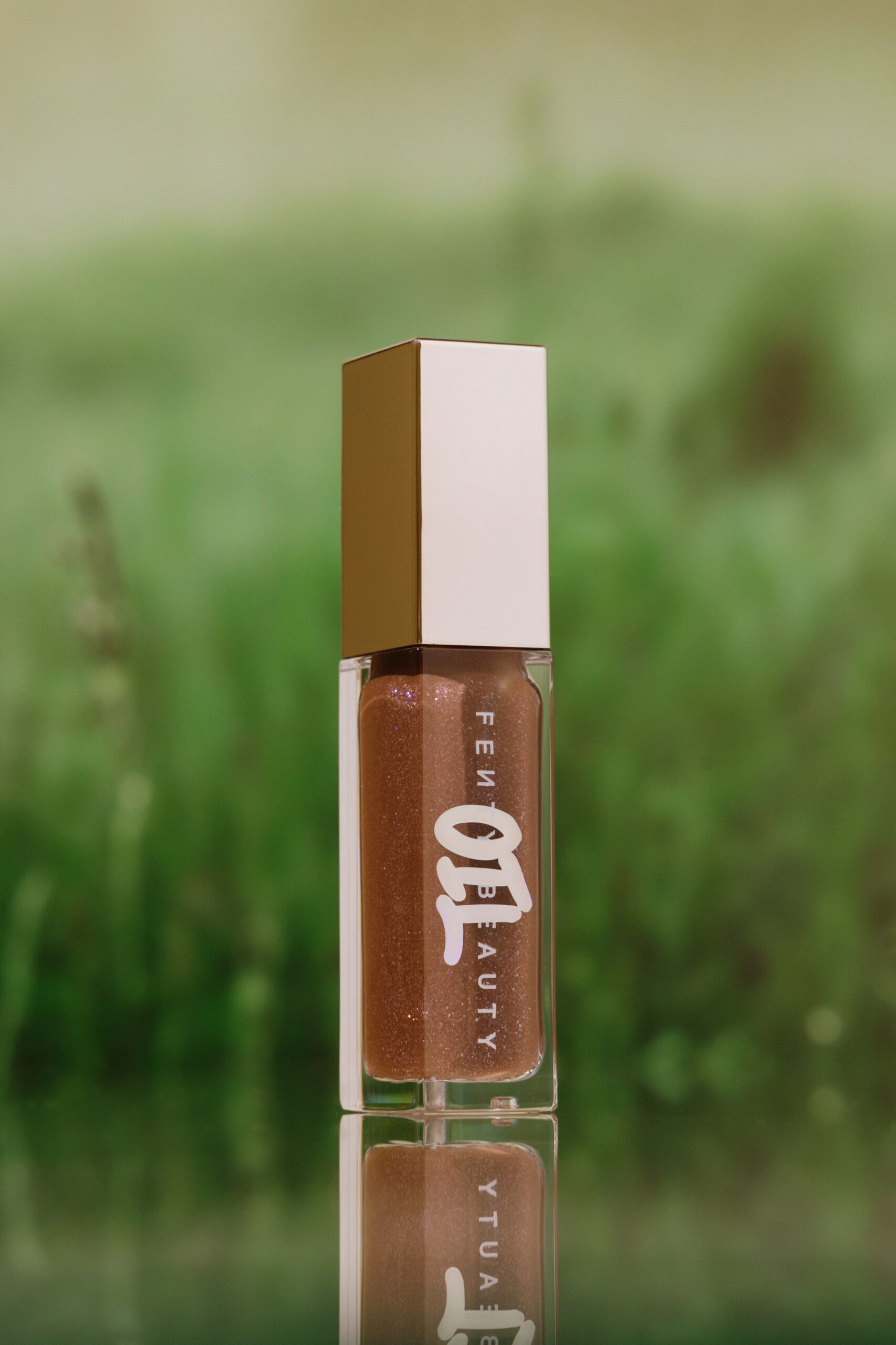 

Сияющее масло для губ Fenty Beauty Gloss Bomb Oil [Rose Amber] 9ml
